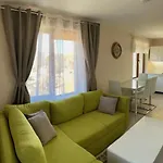 شقة 2 Bed 2 Bath, 4 Min Walk To Slope, Predela2,
