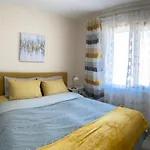 2 Bed 2 Bath, 4 Min Walk To Slope, Predela2, شقة