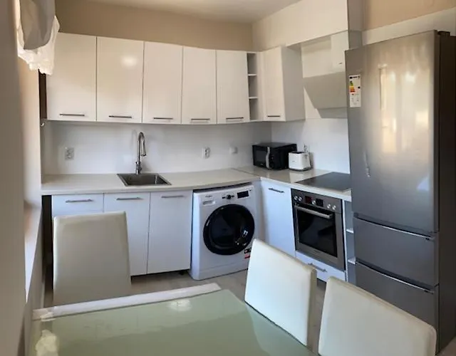 2 Bed 2 Bath, 4 Min Walk To Slope, Predela2, アパート