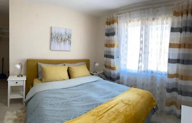 2 Bed 2 Bath, 4 Min Walk To Slope, Predela2, Apartman